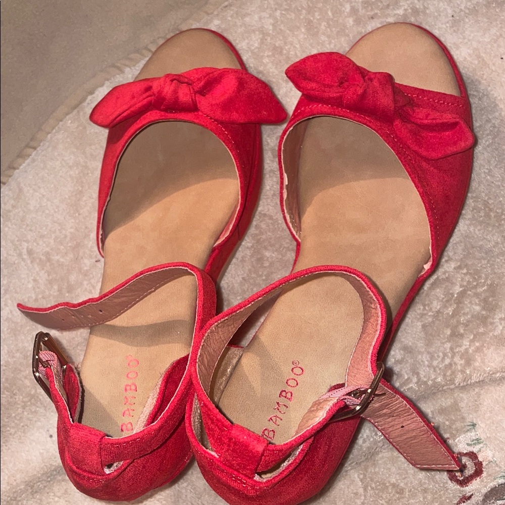 BAMBOO Women's Vibrant Red Bow wedges sandal